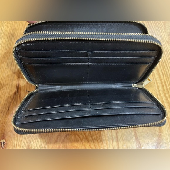 Beautiful Floral Wallet - Picture 2 of 9